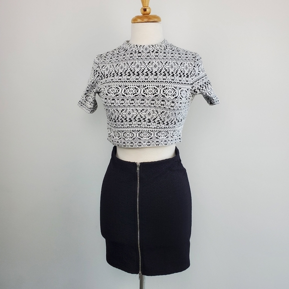 Aztec Crop Top - Picture 4 of 5